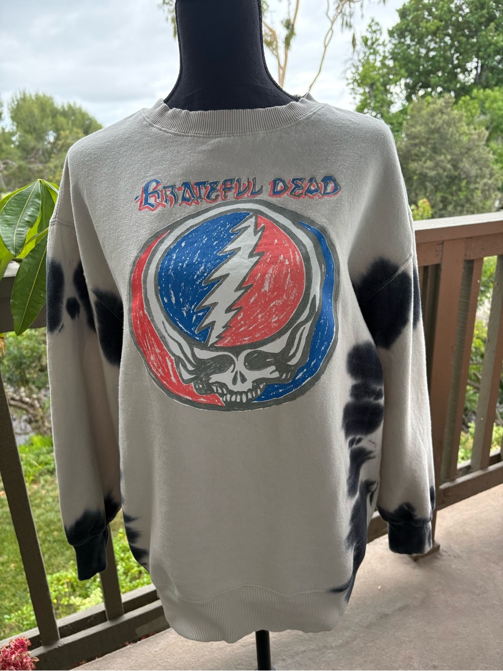 Grateful Dead Cream Tie-Dye Crewneck “Steal Your Face” Women’s size Medium